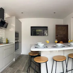 Bessie House 3bed Sd With Parking Racecourse Goffs Eco Power Stadium A1 M18 M1 M62 Doncaster
